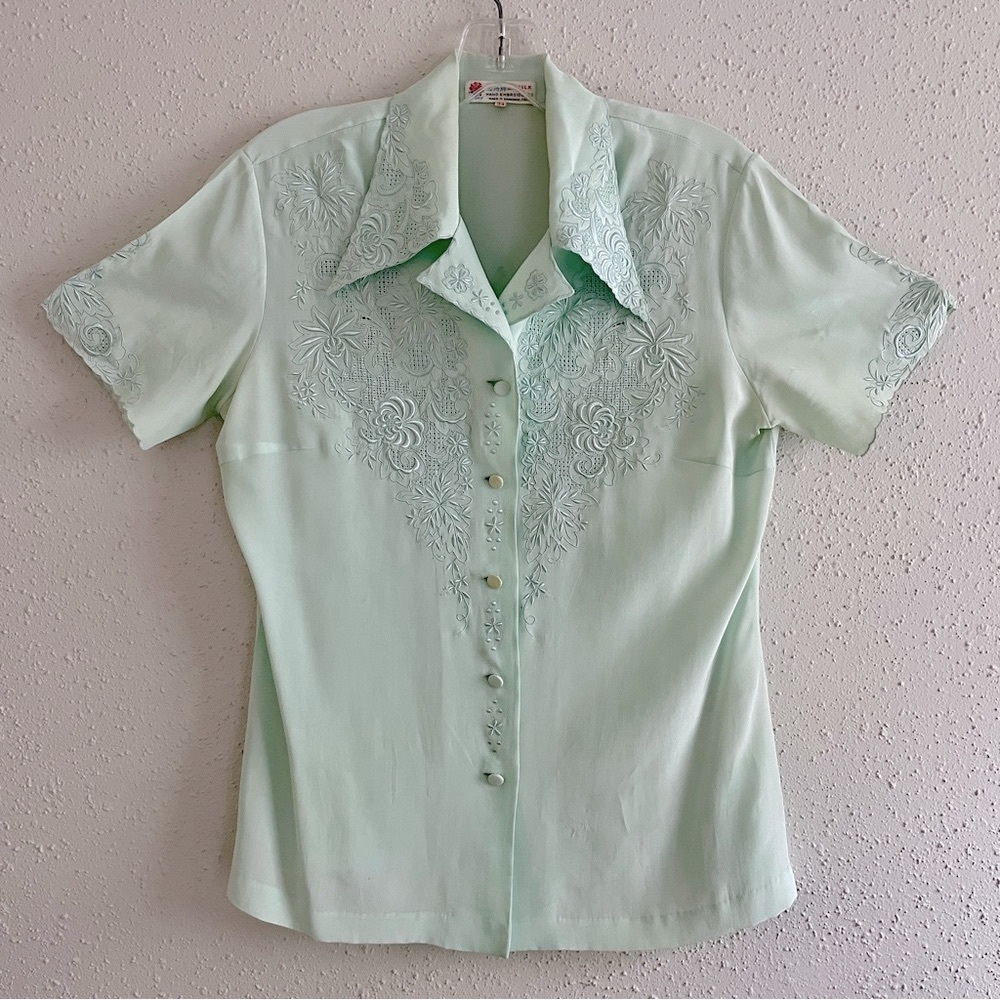 Silk hand embroidered 70s vintage button down blouse